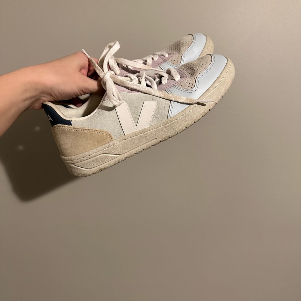 Women’s Veja Sneaker